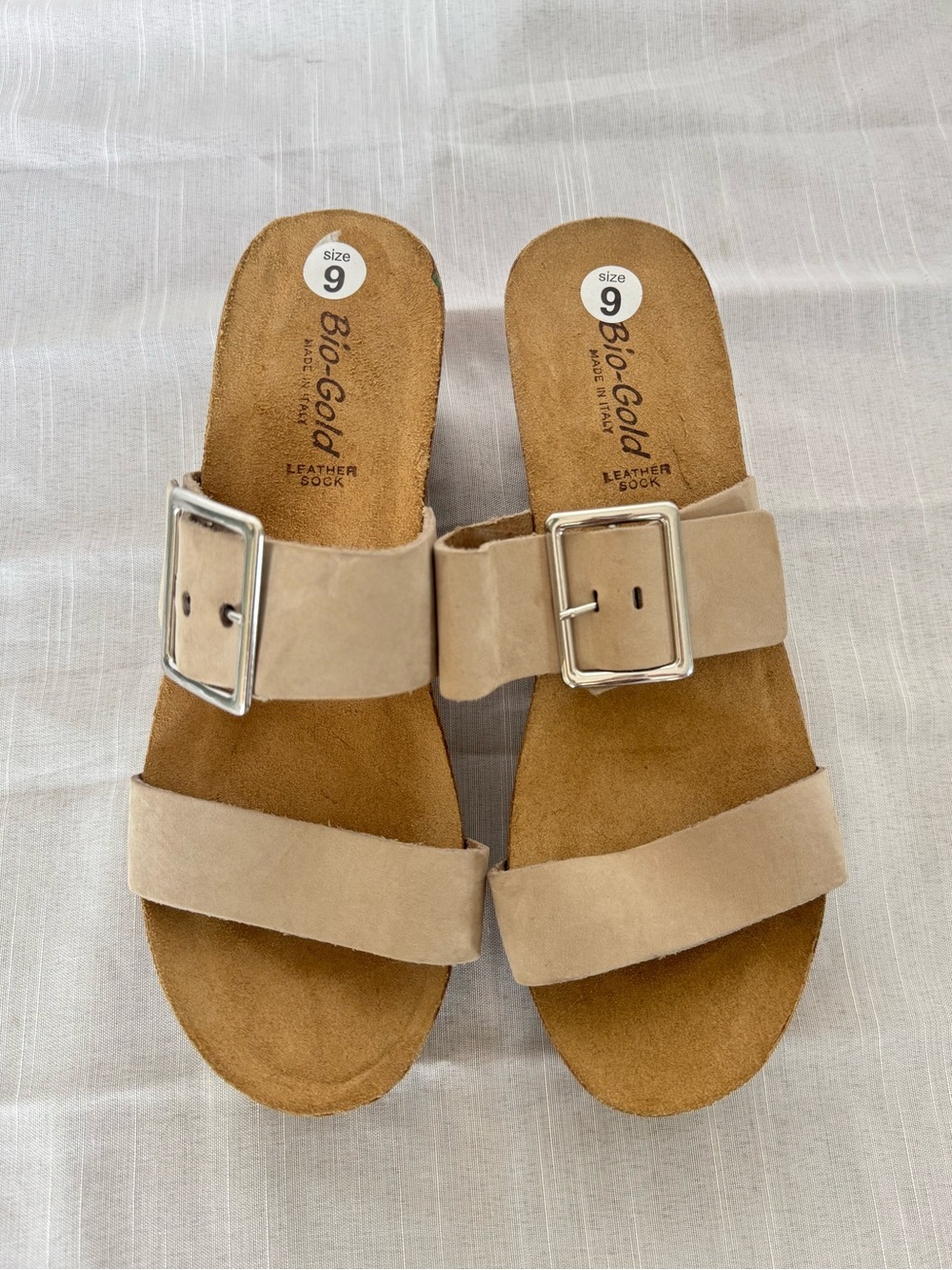 NWOT Bio-Gold Taupe Wedge Slide Sandals with Buckle Size 9 - Picture 3 of 8